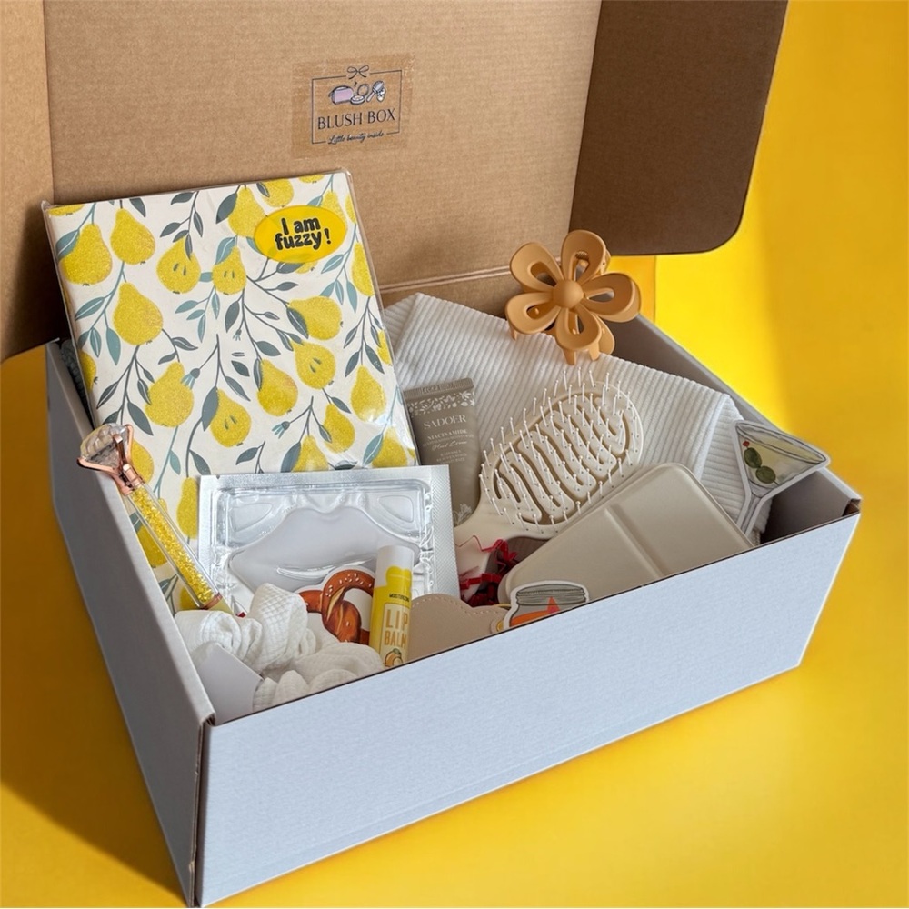 Pear-Themed Gift Box with Accessories